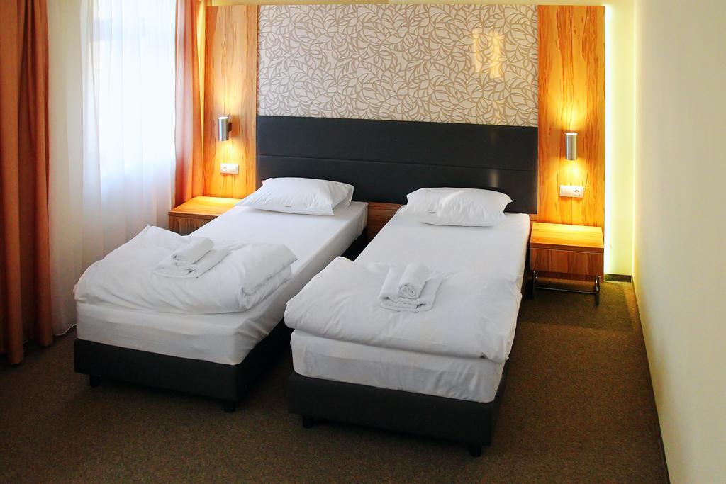 Hotel Przy Baszcie Legnica Room photo